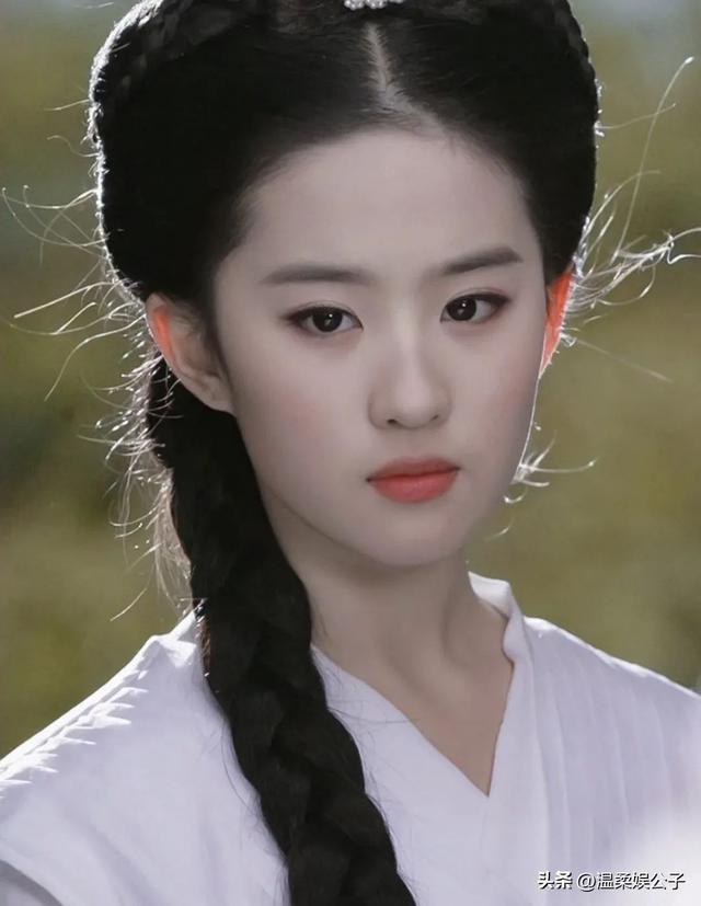 劉亦菲到底算不算中國第一美女？看看她和范冰冰的合照你就有答案
