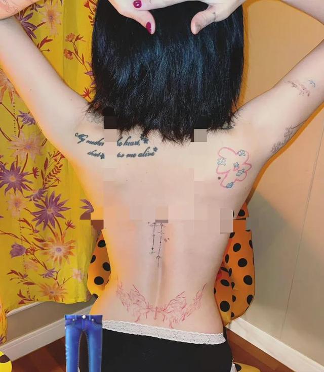 韓國知名女歌手泫雅宣布與男友分手后曬紋身，究竟是裸露還是性感